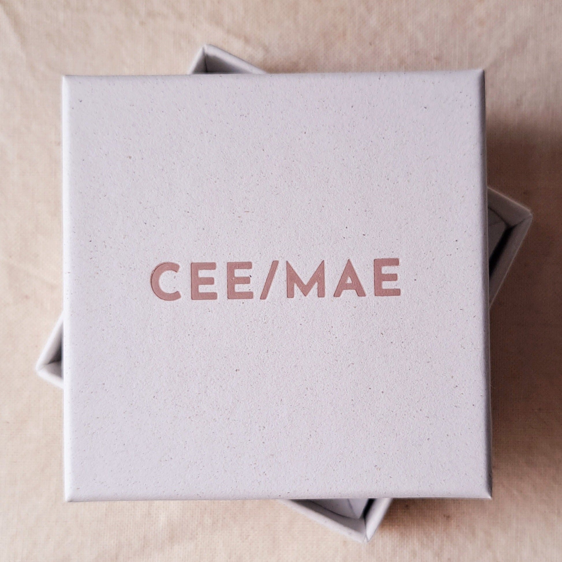 Align Necklace textured everyday bar